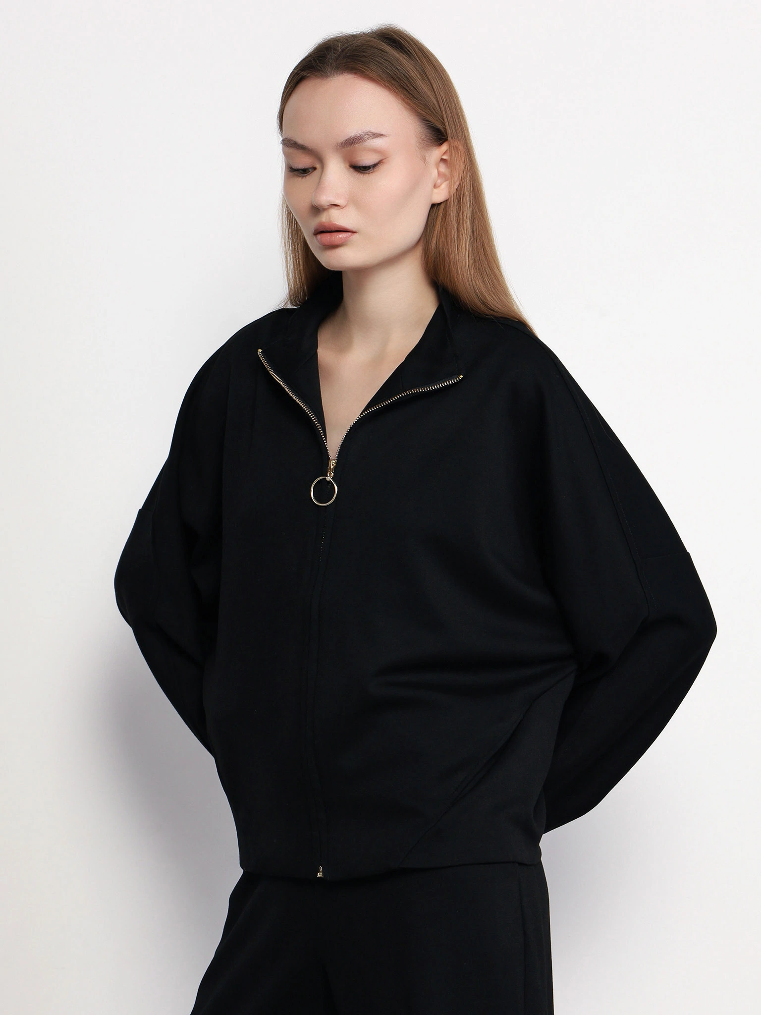 Куртка трикотажная черного цвета